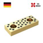 Wear plate with solid lubricant
